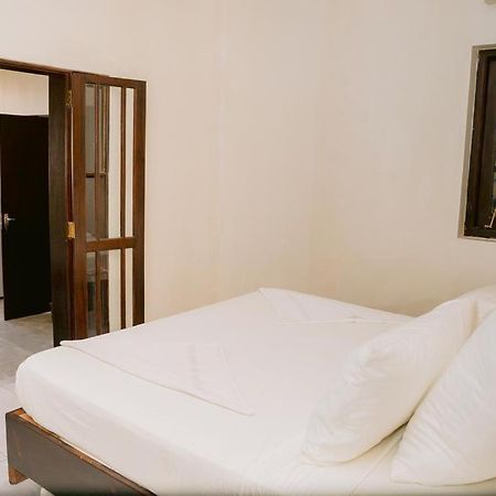 Romantic Garden Hotel Negombo Buitenkant foto