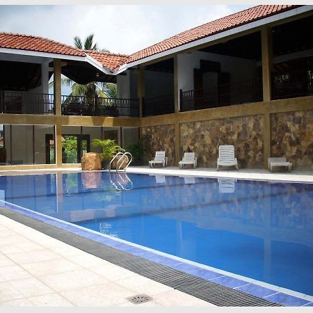 Romantic Garden Hotel Negombo Buitenkant foto
