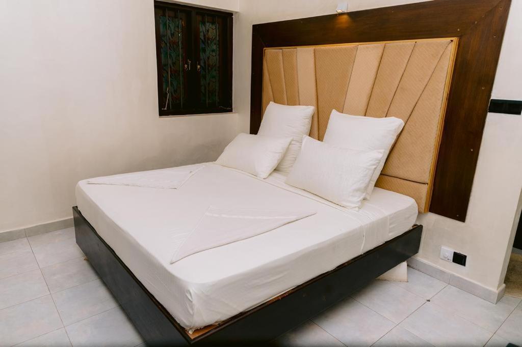 Romantic Garden Hotel Negombo Buitenkant foto