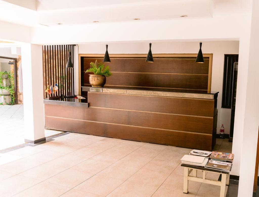 Romantic Garden Hotel Negombo Buitenkant foto