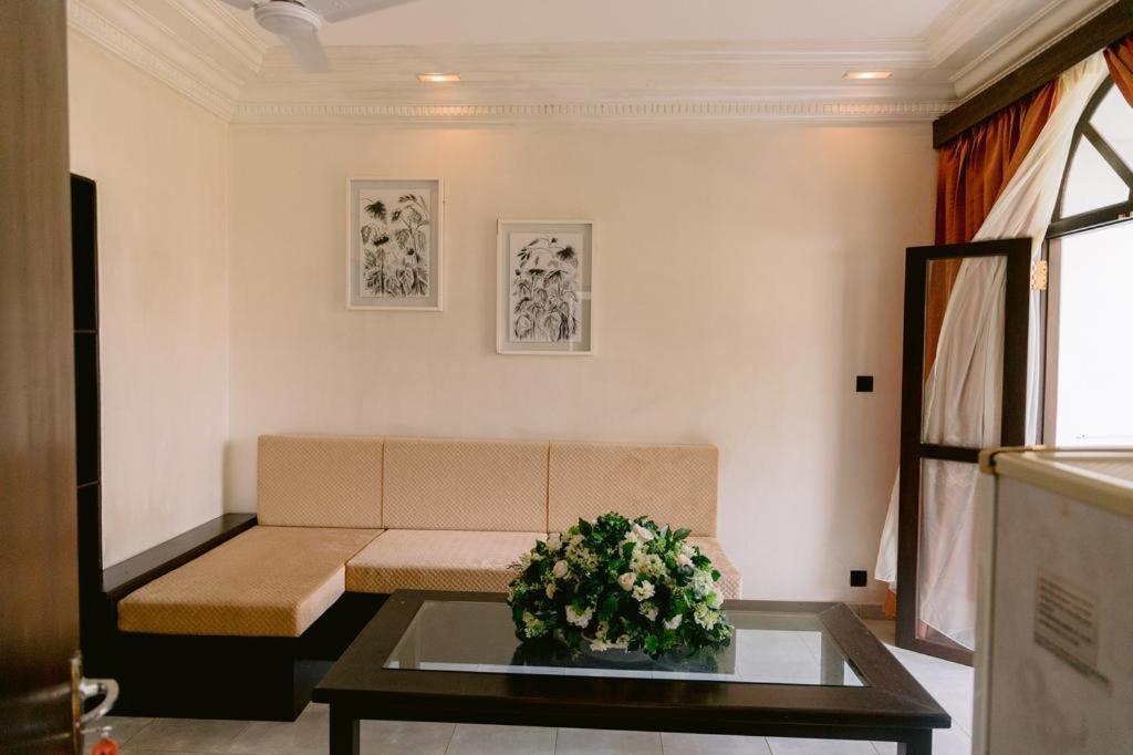 Romantic Garden Hotel Negombo Buitenkant foto
