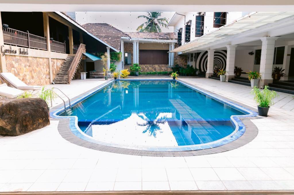 Romantic Garden Hotel Negombo Buitenkant foto