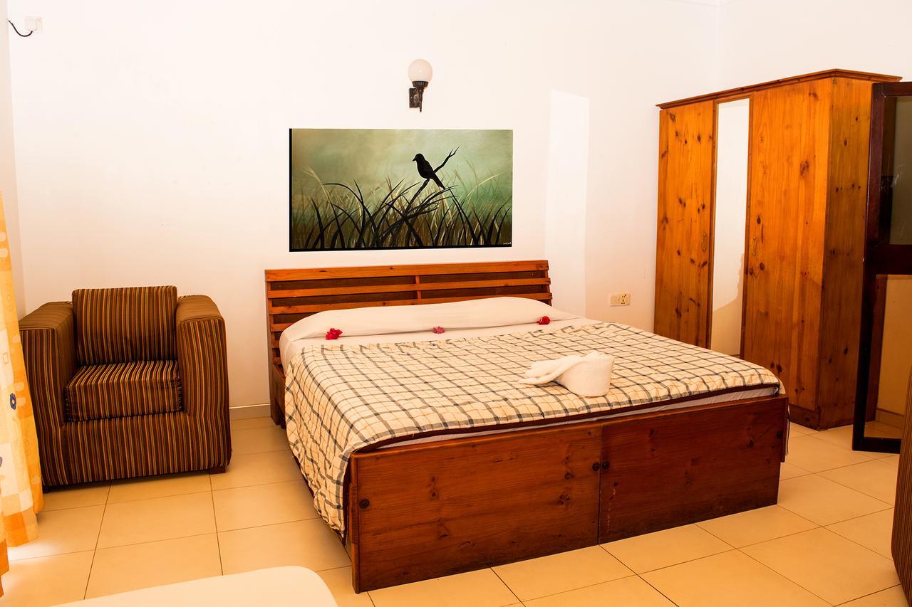 Romantic Garden Hotel Negombo Buitenkant foto