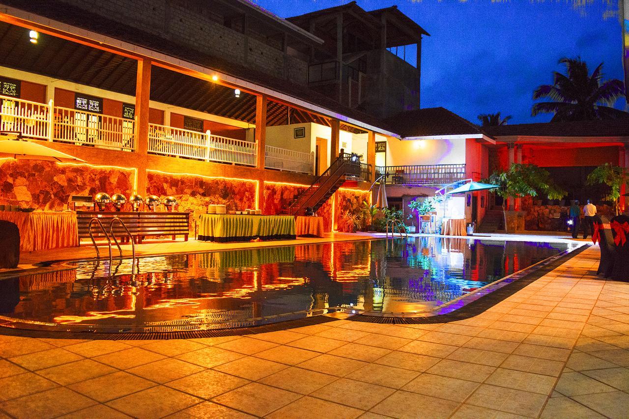 Romantic Garden Hotel Negombo Buitenkant foto