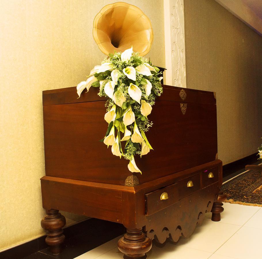 Romantic Garden Hotel Negombo Buitenkant foto