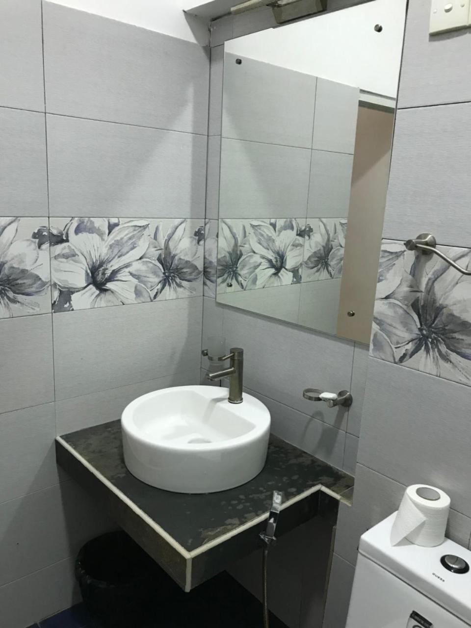 Romantic Garden Hotel Negombo Buitenkant foto